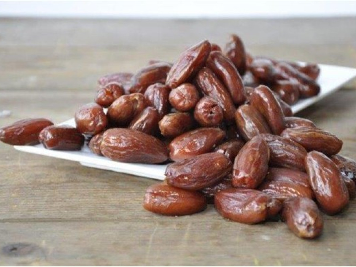 Pitted dates
