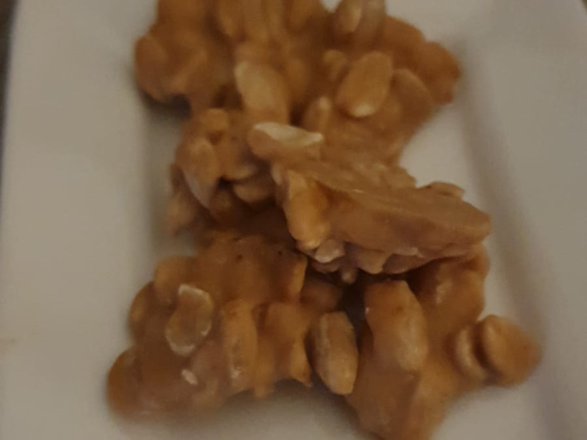 Peanut clusters caramel-sea salt